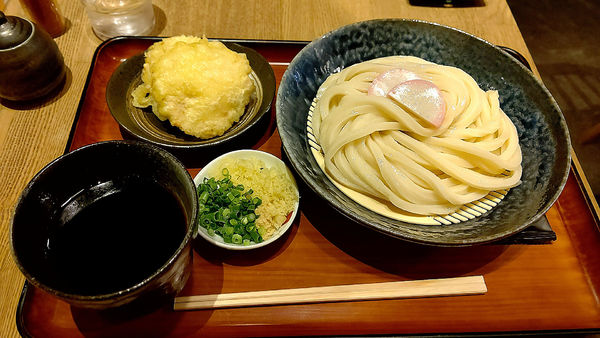 「『ざる+中盛+とり天(¥400+100+200)』」@饂飩 一合まいたの写真