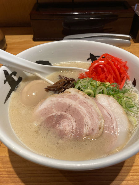 「純豚ラーメン　味玉」@まんかい 天満橋店の写真