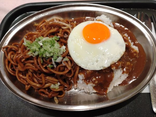 「（平日限定・食数限定）カレー焼きそば　５５０円」@CURRY SHOP ALPSの写真