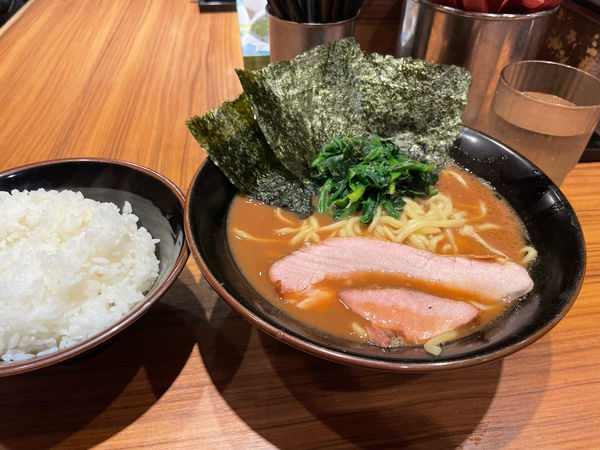 「ラーメン＋ライス」@横浜家系らーめん 輝道家の写真