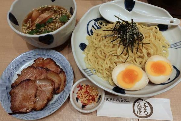「ちゃーしゅう付ざるらーめん1,000円＋双子の味玉100円」@与ろゐ屋の写真