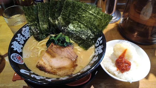 「ラーメン¥760+海苔増し¥120+小ライス¥100-」@横浜家系ラーメン 辻田家 小山本店の写真