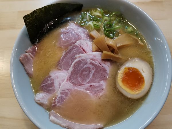 「白湯そば」@麺 虎右ヱ門の写真