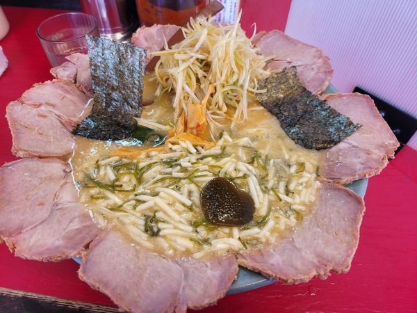 「めかとろチャーシューメン味噌　中盛　ネギ増」@壱発ラーメン 八王子店の写真