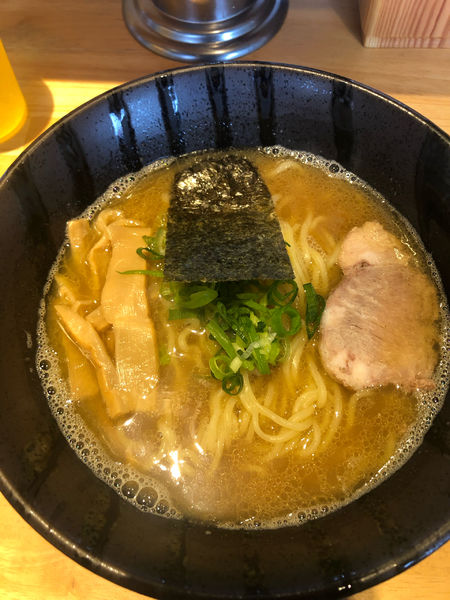 「しょうゆラーメン　840円」@さかなやらーめんの写真