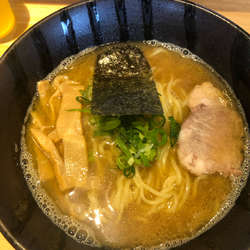 しょうゆラーメン　840円