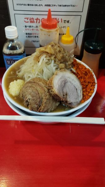 「ラーメン(小)全増し豚1枚」@鷹の目 大宮店の写真