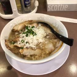 たっぷりチャーシュー麺（とんこつしょうゆ）1040円