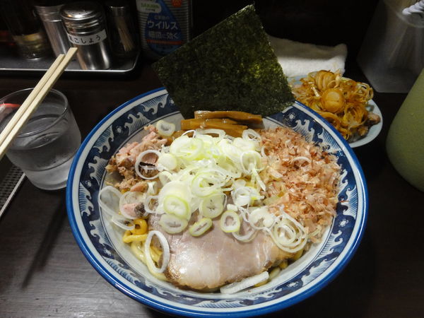 「油そば850円ミニ刻みチャーシュー丼270円」@兎に角 松戸店の写真