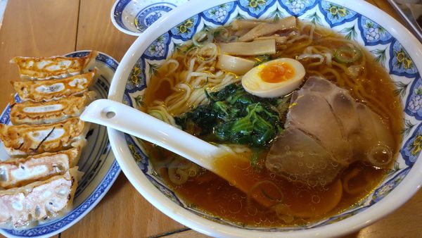 「正油ラーメン730円中太麺」@中国ラーメン 揚州商人 アクロスプラザ柏大山台店の写真
