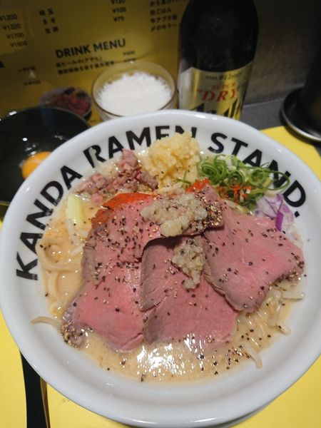 「瓶ビール小(アサヒ) ＋ 牛ラーメン小 麺100g＋生卵」@KANDA RAMEN STAND.の写真