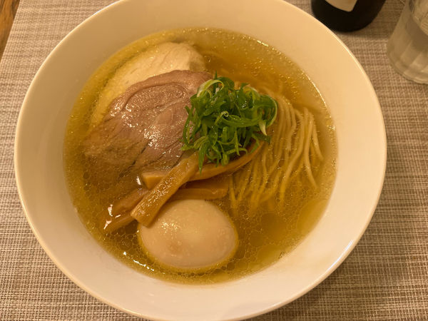 「塩ラーメン＋味玉」@らぁめん ご恩の写真