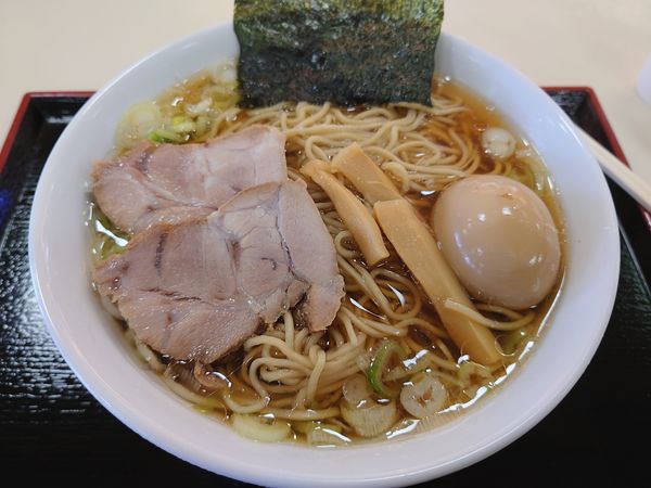 「豚玉中華そば（並）690円」@舎鈴 ジョイフル本田瑞穂店の写真