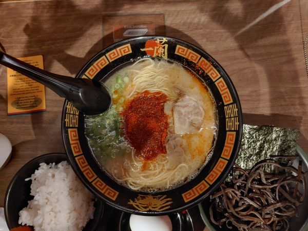 「ラーメン　半熟塩ゆでたまご　きくらげ　のり」@一蘭 名古屋錦店の写真