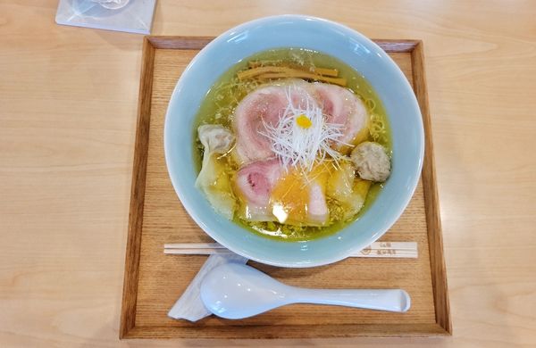 「わんたん入りしおらぁ麺」@飯田商店 湯河原本店の写真