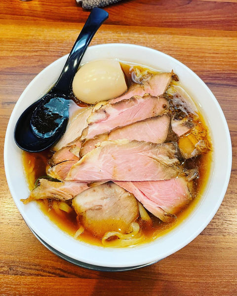 「醤油らーめん全部乗せ」@純手打ち だるまの写真