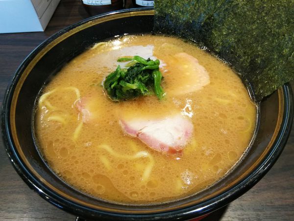 「ラーメン　並盛　：かため」@ラーメン 岬家の写真
