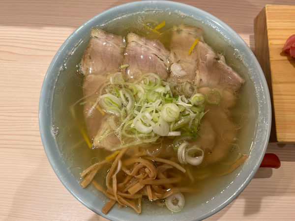 「真鯛と煮干中華そば　870円」@鮨とラーメン うおがしや 鶴屋町店の写真