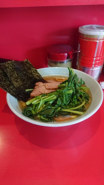 「ラーメン　固め　油多め　ほうれん草増し＋目玉焼き丼」@横浜家系ラーメン 黄金家の写真