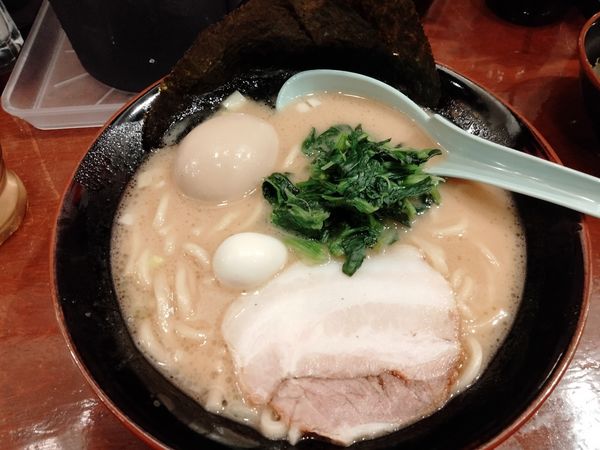 「ラーメン＋味玉」@横浜家系ラーメン 壱角家 葛西店の写真