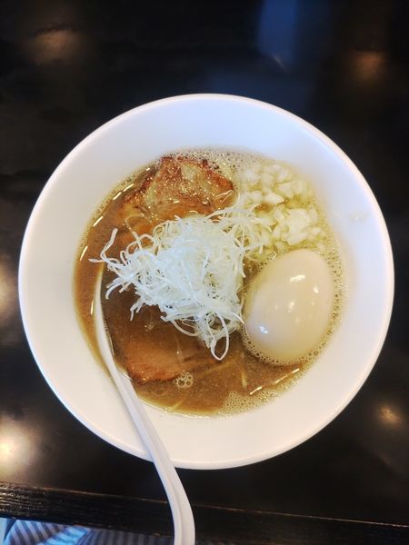 「煮干し中華そば NORMAL+煮卵  ﾒﾝﾏ抜き」@煮干中華そば のじじの写真