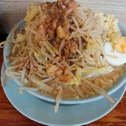 富士丸ラーメン(にんにく、野菜ちょい増)+ブタカスアブラ+ゆで卵