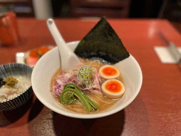 「【限定】天然桜鯛出汁らぁ麺（鯛飯付き）¥1300」@酒肴場 屯の写真