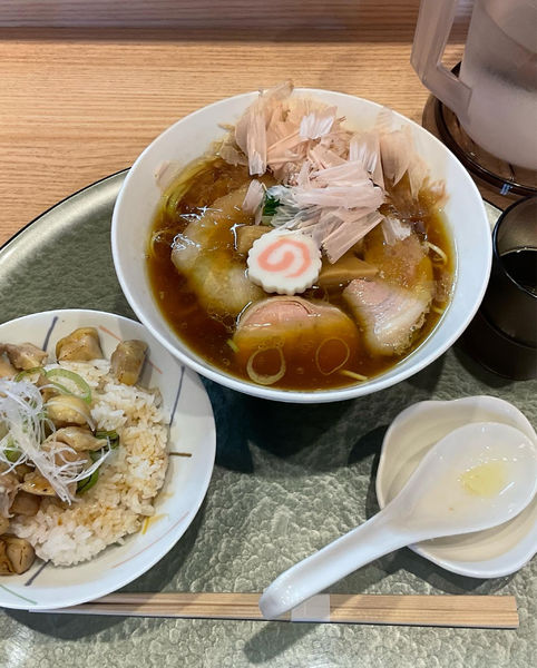 「極上かつお節の中華そば＋知床鶏もも炙り焼き丼」@中華そば 深緑の写真