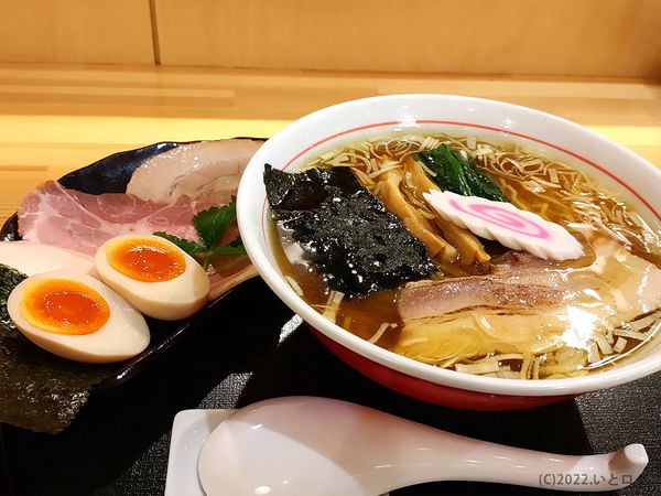 「昭和中華そば（特製）」@中華そば 朧月夜の写真