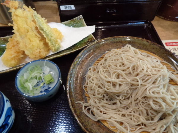 「海鮮天そば 990円、そば大盛無料、生ビール 500円」@十割そば会 福島西口本店の写真