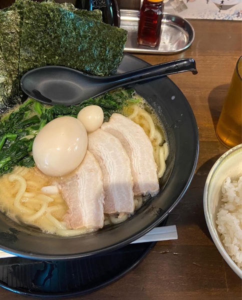 「特製ラーメン全MAX+半ライス」@横浜とんこつラーメン まんぷく家の写真