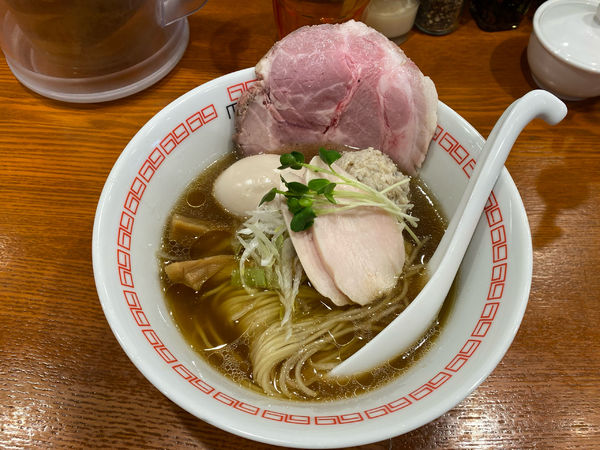 「醤油六九麺（レアチャーシュー）980円」@noodle kitchen 六九麺の写真