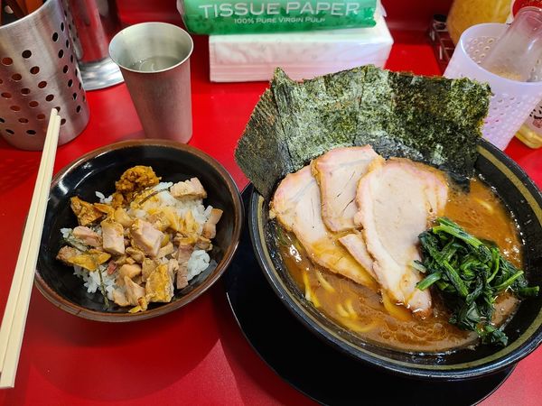 「チャーシュー麺+半チャーシューまぶし」@IEKEI_TOKYO 王道家直系の写真