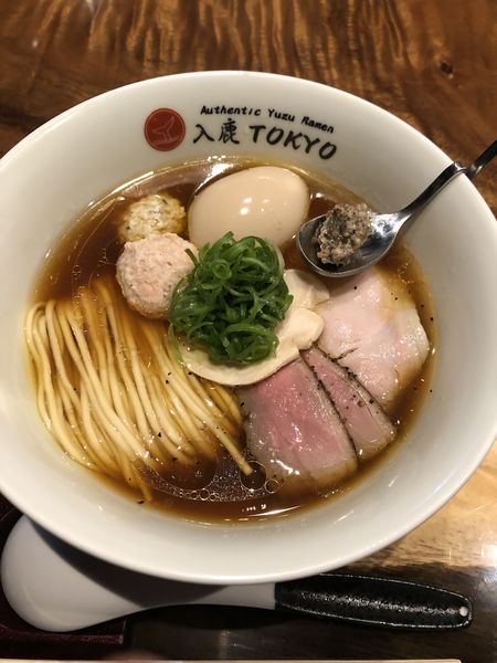 「ポルチーニ醤油らぁ麺1100円➕特製トッピング400円」@入鹿TOKYOの写真