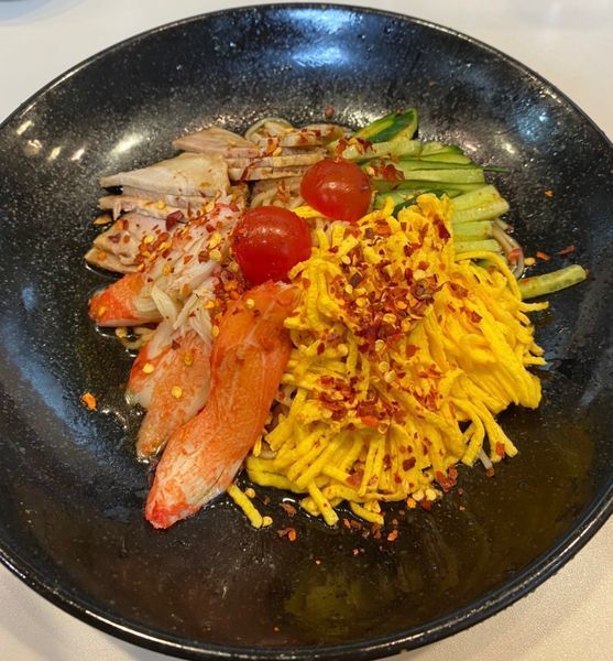 「【期間限定】辛い！冷やし中華　８５８円」@餃子の王将 川崎駅東口店の写真