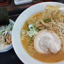 ランチA(白味噌ラーメン＋ﾗﾝﾁﾁｬｰｼｭｰ丼)(750)