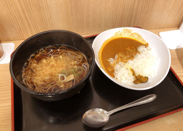 「半たぬき半カレーセット(540円)」@よもだそば 銀座店の写真