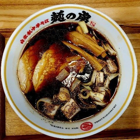 「煮干しブラック中華そばハーフ」@自家製中華そば 麺の虜の写真