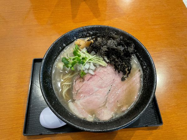 「背脂煮干しらーめん」@煮干しらーめん 麺匠 萩原の写真