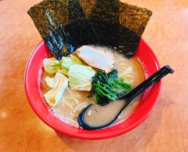「家系醤油とんこつらぅめん」@らぅめん助屋 本店の写真