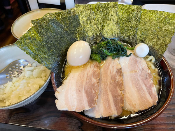 「とんこつ特製塩＋玉ねぎ＋小ライス」@豚とことんの写真