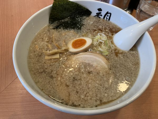 「醤油ラーメン 900円」@らーめん香月 新橋店の写真