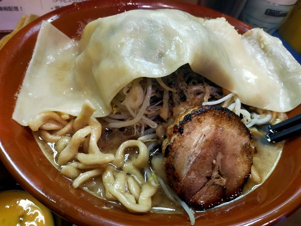 「ラ・大2・生卵・マー油（おばけ・大蒜・生姜・脂・火粉別・炙）」@自家製麺 まさきの写真