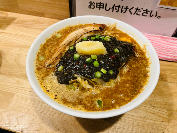 「ブラックラーメン」@まっちゃんラーメン 一筋 葛飾立石本店の写真