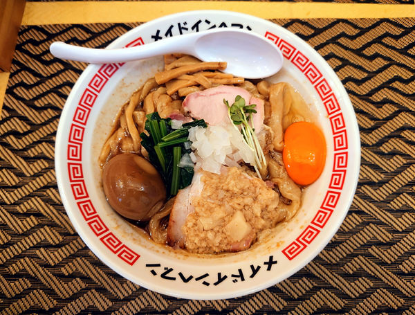 「油そば(大)+味付け玉子+卵黄+味付け背脂」@メイドインヘブンの写真