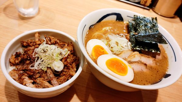 「濃厚特製らーめん・大盛・チャーシューご飯 ￥1,660」@つじ田 東陽町店の写真