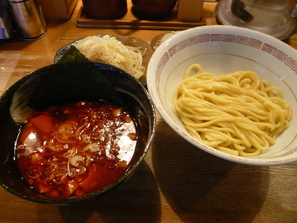 「辛味つけ麺（小、あつもり+辛味スペシャルMAX+ねぎ+野菜）」@つけ麺屋 やすべえ 高田馬場店の写真