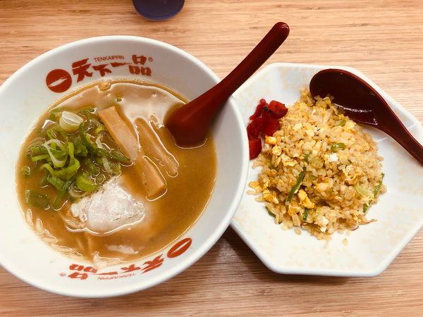 「屋台の味チャーハン定食980円」@天下一品 岡山西川原店の写真