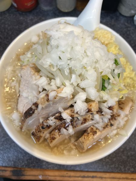 「醤油豚5枚、極太麺1000円」@らうめん さぶ郎の写真