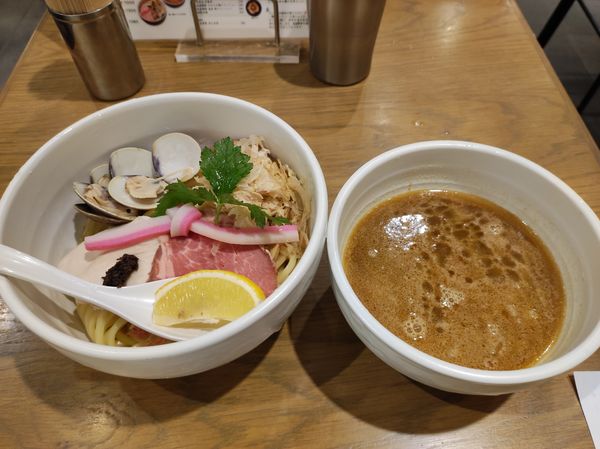 「蛤と鶏のトリュフつけSOBA　大盛」@むぎとオリーブ さいたま新都心店の写真